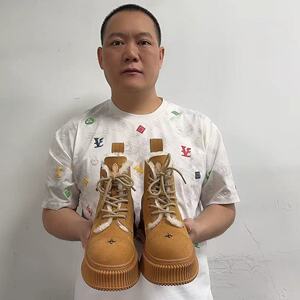 超好版本新款百搭姜饼沙漠靴吴宣仪同款美拉德皮毛一体中筒马丁靴