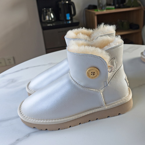 冬季防滑加厚羊毛雪地靴女