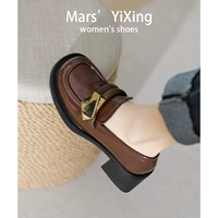 Коричневая яркая лапша 