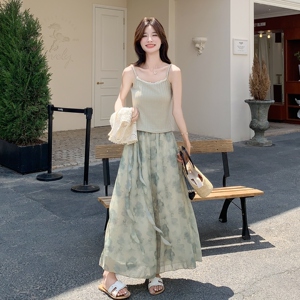 绿色独特绝美套装女夏季2025新款森系度假风叠穿垂感阔腿裤三件套图片