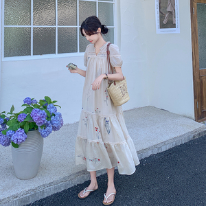 法式温柔风刺绣连衣裙女2025夏季新款高级感海边度假风V领长裙子图片