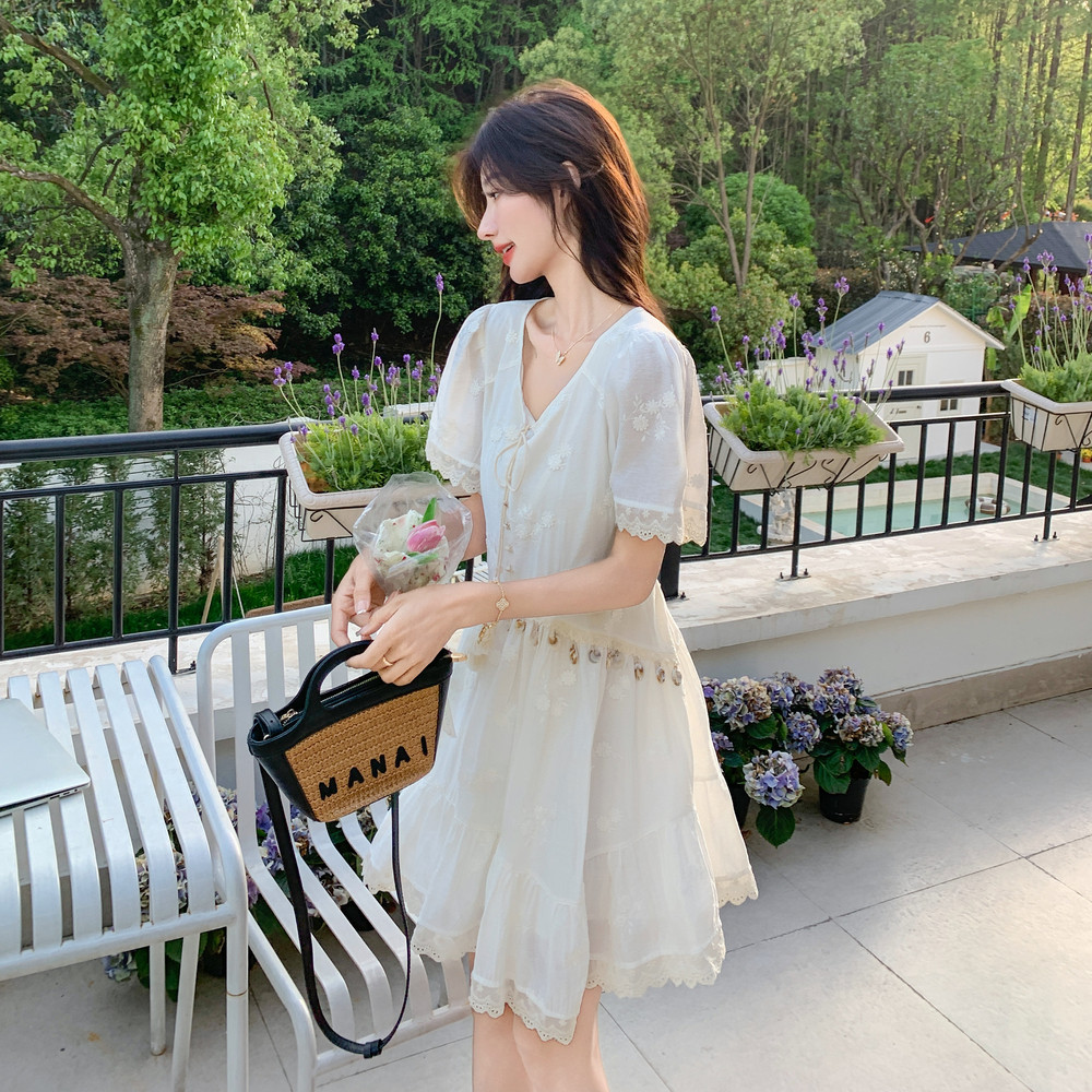 重工刺绣高腰V领连衣裙女夏季2025时尚新款蕾丝花边拼接裙摆裙子,女装连衣裙,2C196