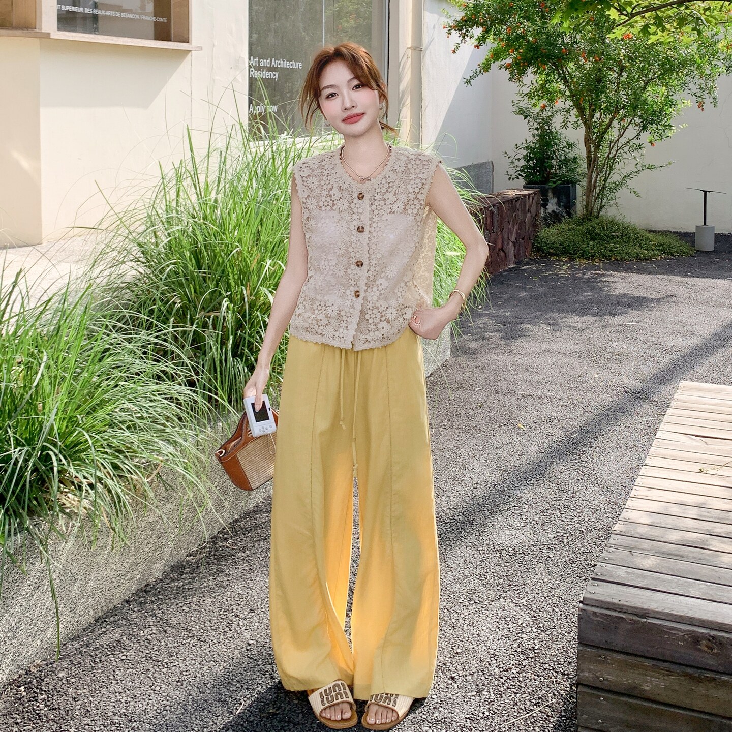 设计感钩花镂空马甲休闲裤套装女2025夏新款韩系轻熟风气质两件套图片