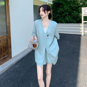 今年流行漂亮短袖西装套装女2025夏季新款韩系简约气质短裤两件套图片