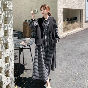 日系慵懒风格子连衣裙套装女2025秋新款复古宽松马甲衬衫裙两件套图片