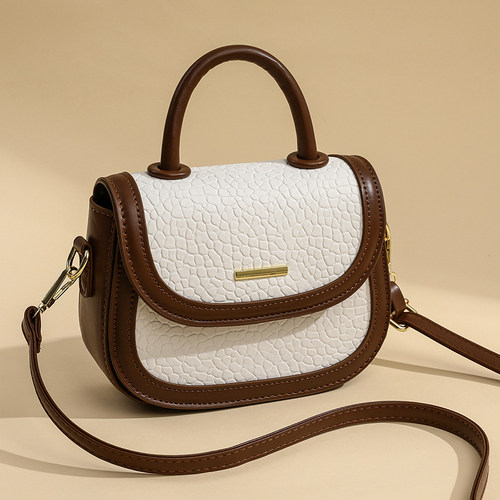 女秋冬斜挎包女士马鞍包