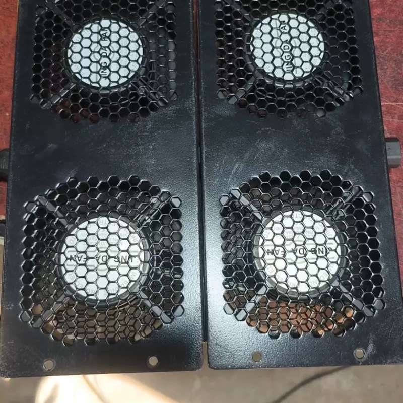 220V 0.14A 机柜风扇 成色几乎全新 带支架电源接口--议价商品图片