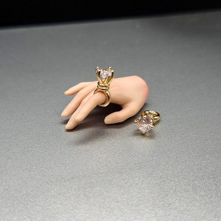 1/6兵人配件微缩首饰钻石戒指手型饰品tbl包胶女素体模型道具配饰