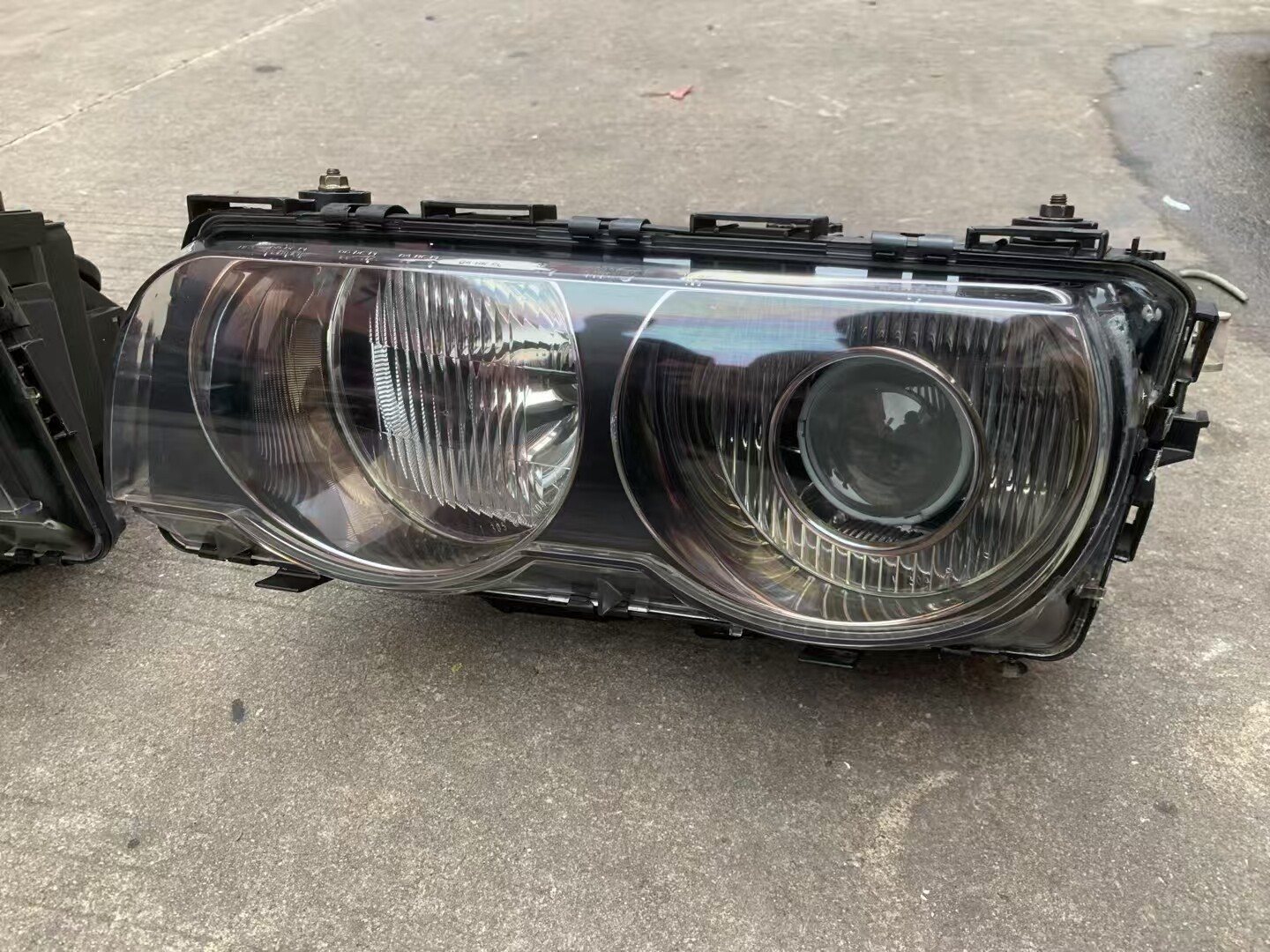 宝马z4E38尾灯头灯纯手工翻新 如原车灯模糊 等都可以翻新