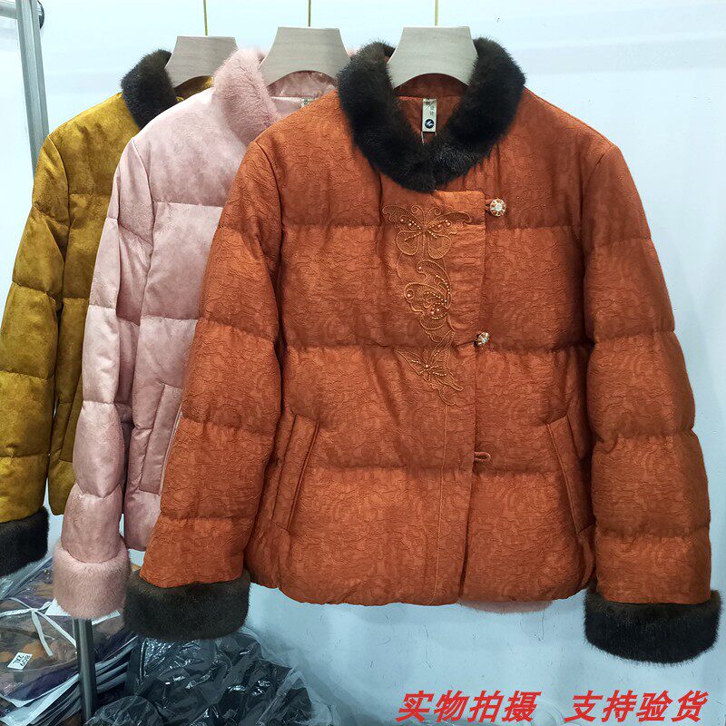 红亮26B048正品冬季新款毛领重刺绣蝴蝶新中式白鸭绒羽绒服外套女