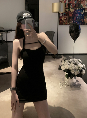 KKK STUDIO性感辣妹镂空挂脖吊带连衣裙女夏季收腰包臀短裙+上衣