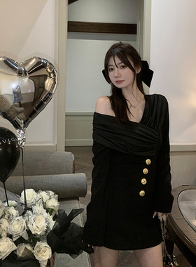 KKK STUDIO 巴er曼 交叉露肩v领连衣裙女秋冬新款金属扣包臀短裙