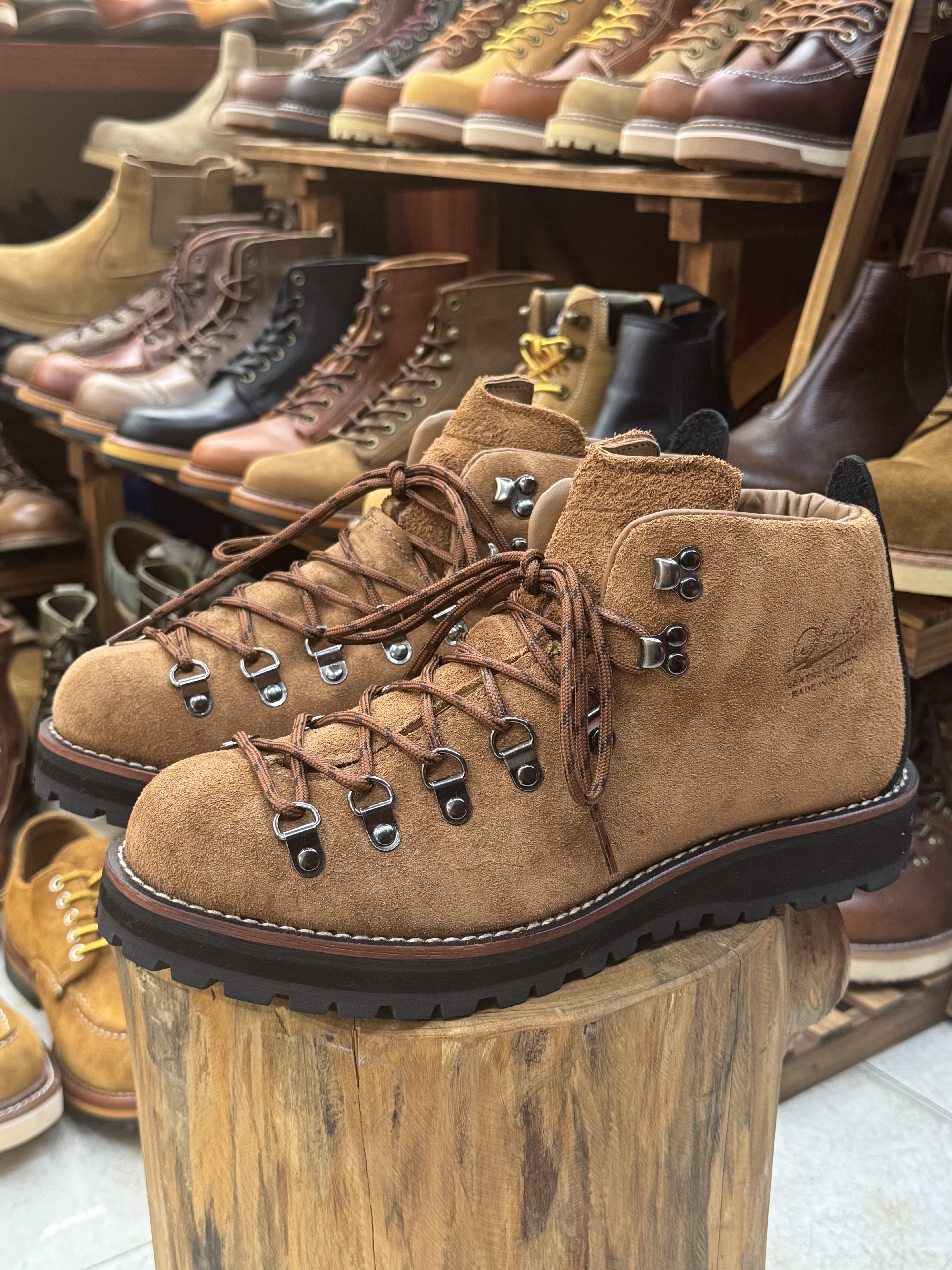 山脉之光手工复古户外登山徒步防水工装靴鞋男秋冬真皮短靴马丁靴