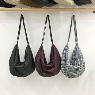 小脏柜 韩版男女休闲轻便格纹帆布包大容量斜挎包百搭慵懒饺子包