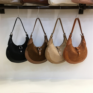 小脏柜 2025秋季新款小计复古绒面马鞍包手提单肩斜挎月牙法棍包