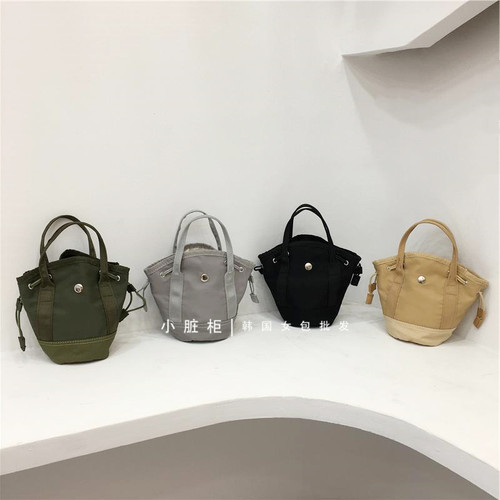 小脏柜 韩国小众手提束口抽绳水桶包户外轻便休闲斜挎尼龙小包包