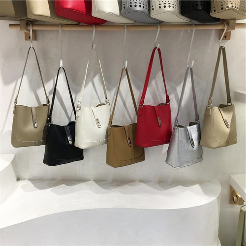 小脏柜 高级感小众复古腋下包百搭通勤单肩斜挎水桶包软皮子母包