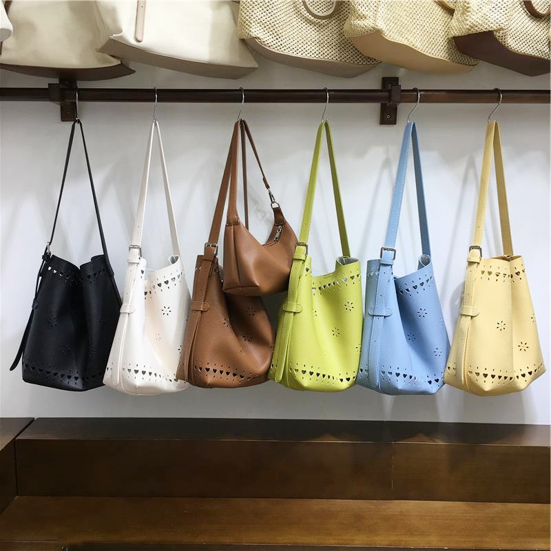 小脏柜 自制韩版春夏新款温柔系镂空雕花水桶包女单肩斜挎子母包