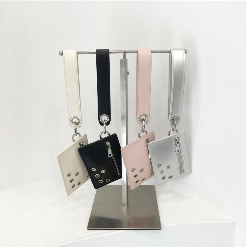 小脏柜 韩国小众设计包包挂饰时尚铆钉质感小巧零钱包手腕小包包