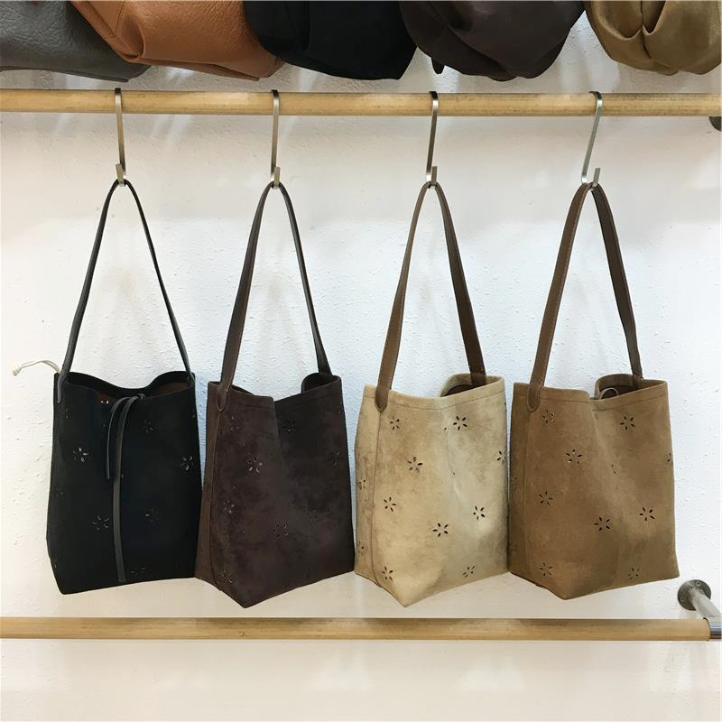 小脏柜 韩国小众镂空雕花设计麂皮绒复古手提水桶包女单肩腋下包