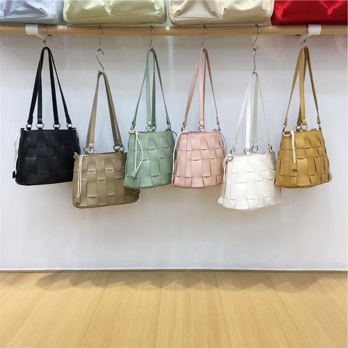 小脏柜 2025新款休闲简约编织包包女手提腋下菜篮子水桶包斜挎包