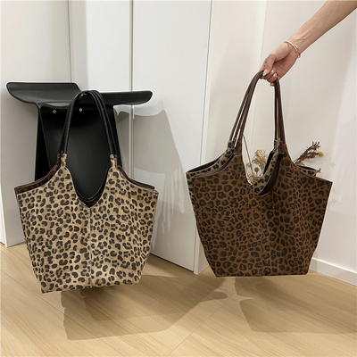 小脏柜 2025秋冬新款复古时髦豹纹包大容量小众单肩水桶包托特包