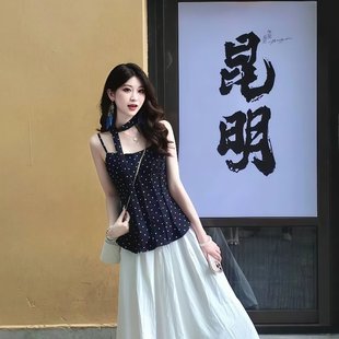 小个子波点吊带上衣减龄一整套盐系穿搭配半身裙 新款