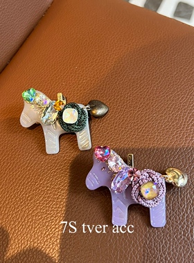 现tver Acc韩国东大门精致施钻小马爱胸针 爱心别针气质秋冬新