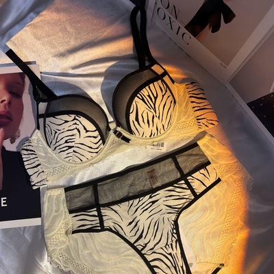 80A爱亦心伊微醺女人法式情调性感下厚上薄聚拢女士文胸套装