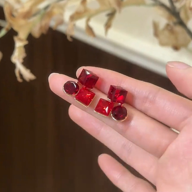 新年喜庆红水晶耳环轻奢小众设计