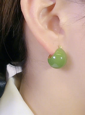 日韩新款潮高级感牛油果绿色圆形耳环女耳扣2025新款潮小众设计感