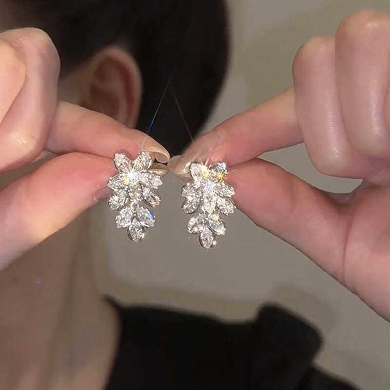 精致超闪名媛风锆石花朵耳坠轻奢s925银针小众设计款网红百搭耳环