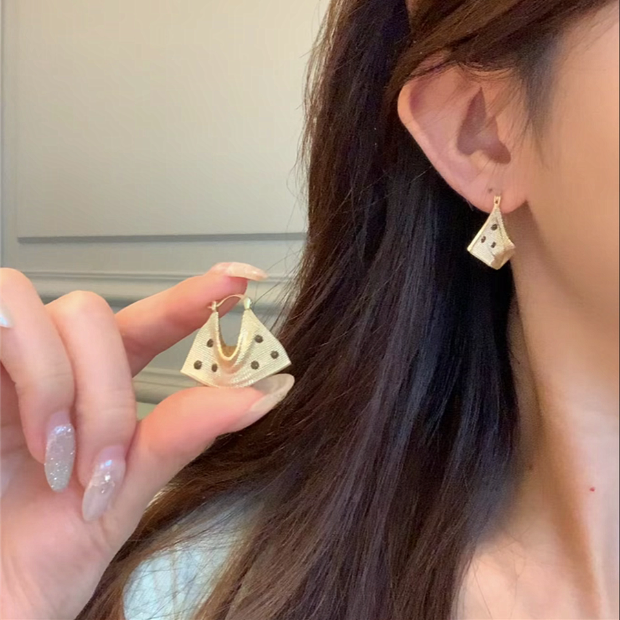 金色纹理褶皱波点包包耳扣