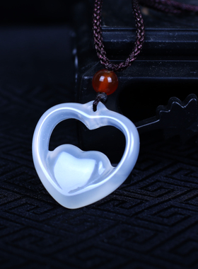 天然玛瑙玉髓爱心吊坠男女款