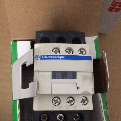 【原装正品】施耐德 三极交流接触器 LC1D38M7C 38