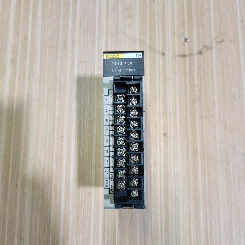 议价欧姆龙C200H-OC225输出模块，拆机品，外观有使用痕迹维修
