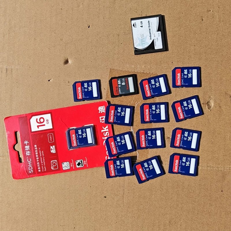闪迪SanDisk 16GB 内存卡,实物如图议价3
