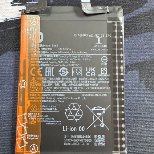 议价米原装电池BN5E，适用于多款米机型。标称容量4900m维修