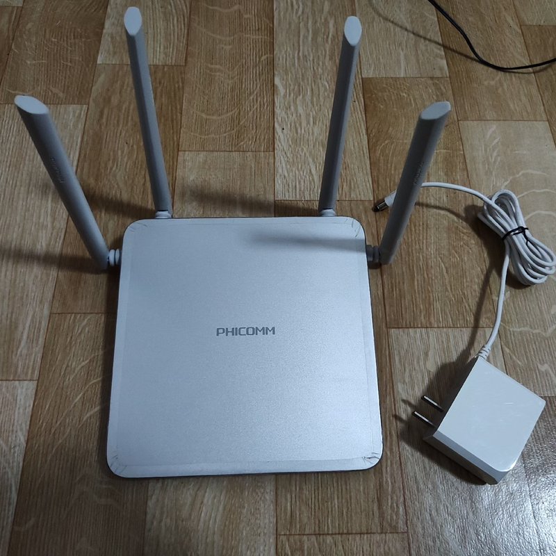 议价讯 双频千兆无线路由器 型号:K2P,b1版本,银灰色。正维修