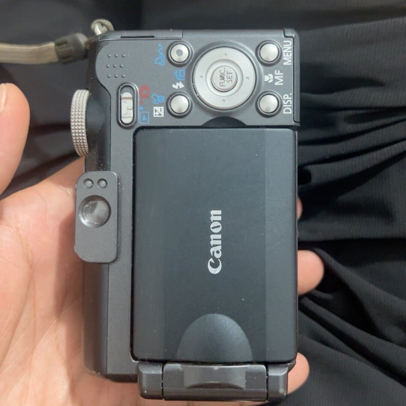 议价佳能a640，机，机器不开机，电池仓干净，具体情况看图维修