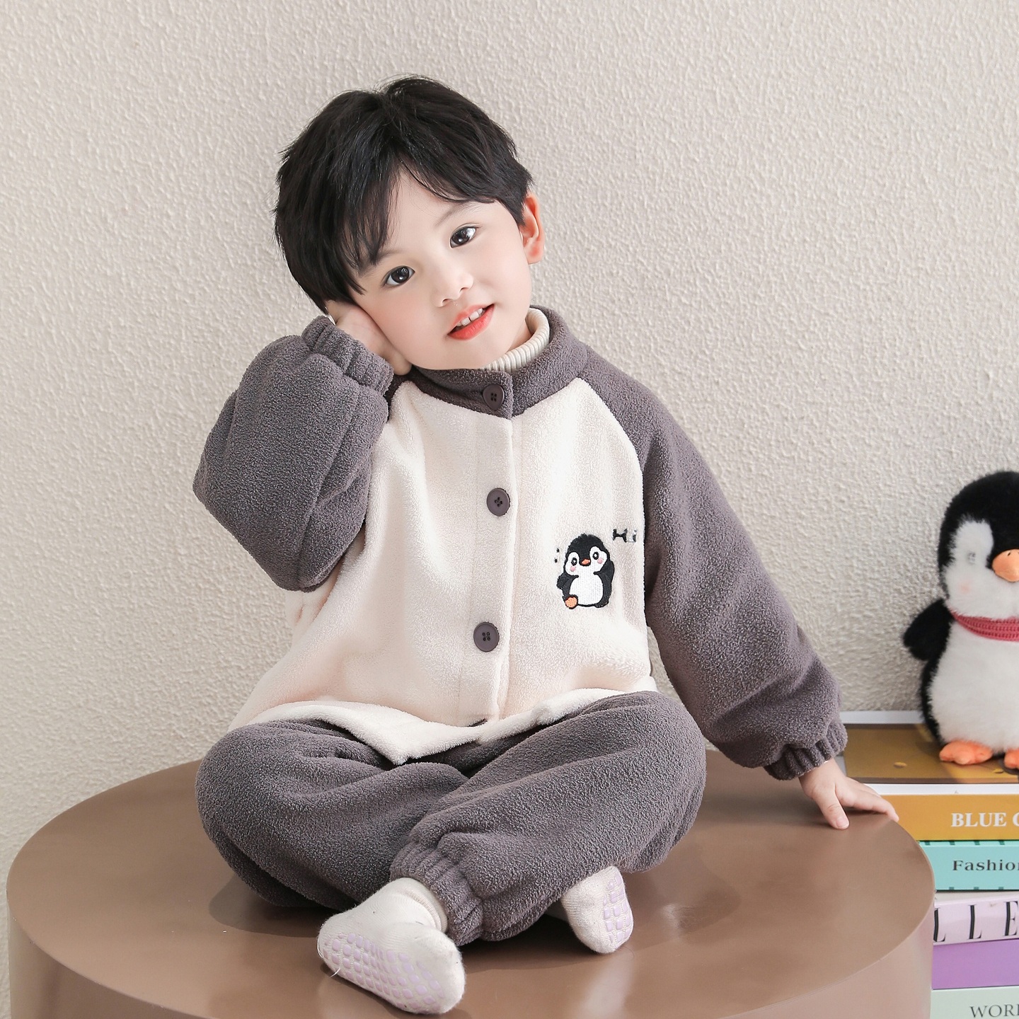 男童睡衣套装秋冬保暖法兰绒企鹅开衫双层加厚加绒男宝宝家居服款
