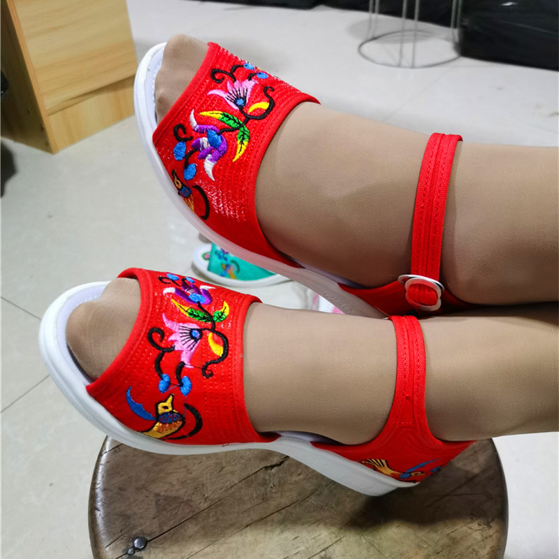 绣花鞋女一字软底坡跟时装凉鞋