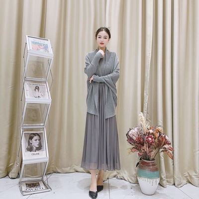 玥玥羊5541大象灰气质设计师秋冬长款提花轻奢针织两件套