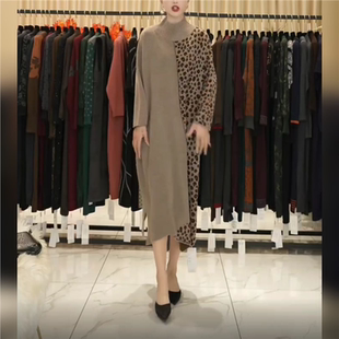 卡其豹纹不对称拼接半高领宽松直筒复古时髦不挑身连衣裙