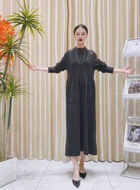 A143灰色立体织花设计款气质秋冬轻奢针织连衣裙时尚复古