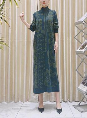 玥玥羊A234青绿色提花设计气质秋冬轻奢针织连衣裙时尚复古