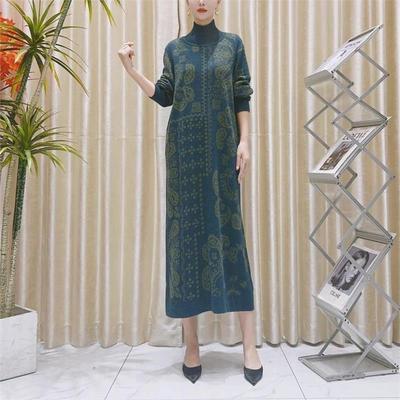 玥玥羊A234青绿色提花设计气质秋冬轻奢针织连衣裙时尚复古