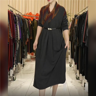 墨灰烟霞交叉领赭红肌理拼接垂坠宽松款连衣裙时尚复古