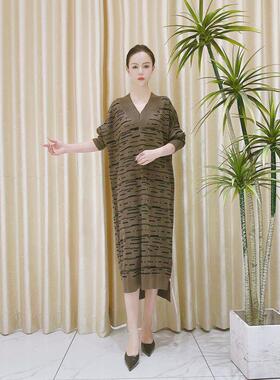 玥玥羊9934咖桃心领长袖设计款气质设计师秋冬长款轻奢针织连衣裙