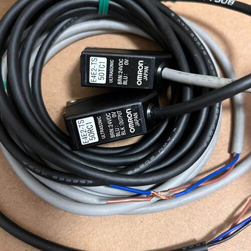 E4E2-TS50TC1 E4E2-TS50RC1 超声波传感器 DC24V 线长2米议价维修